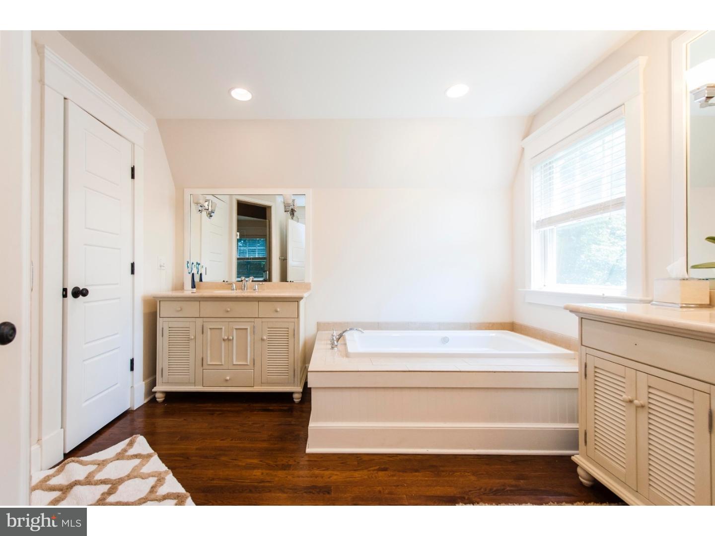 530 Hilaire Road Wayne, PA 19087 - Photo 10 of 19 Bathroom