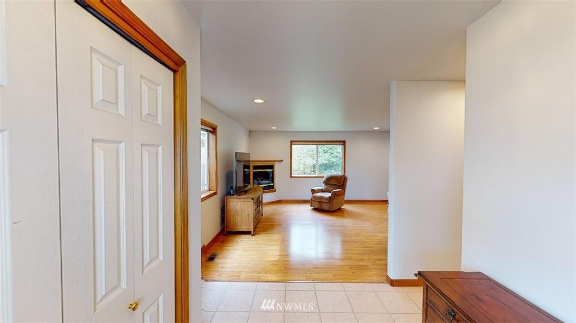 4015 Glengary Road Bellingham, WA 98226 - Photo 3 of 27 Gallery Image 3