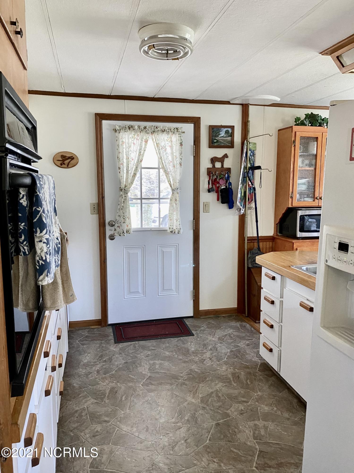 517 Dixon Road Chocowinity, NC 27817 - Photo 27 of 40 24D0E803-3973-4D22-9F02-DFB9B87B3F91_1_2