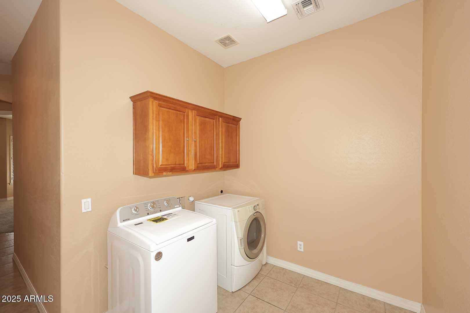 2007 East Topeka Drive Phoenix, AZ 85024 - Photo 19 of 34 a utility room with dryer and washer