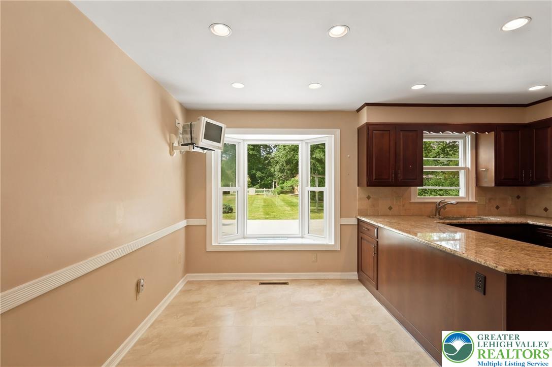 613 East Macada Road Bethlehem, PA 18017 - Photo 12 of 52