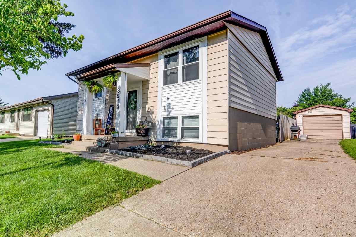3913 Jonquil Lane Springfield, IL 62707 - Photo 5 of 35