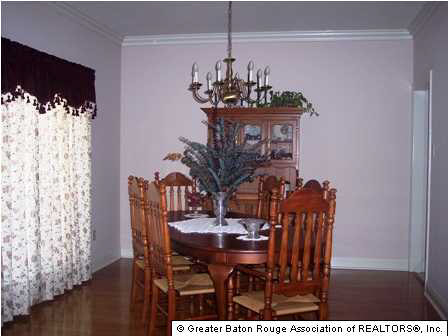 135 Charter Ridge Court Baton Rouge, LA 70810 - Photo 3 of 12