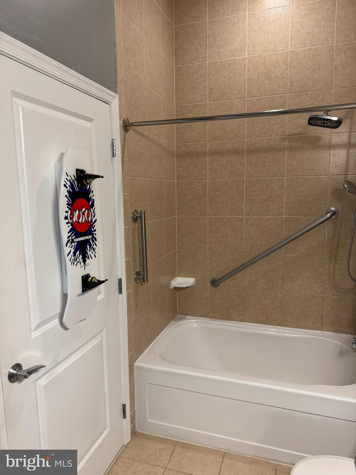 157 Fleet Street, Unit PH14 Oxon Hill, MD 20745 - Photo 10 of 27 a bathroom with a bathtub