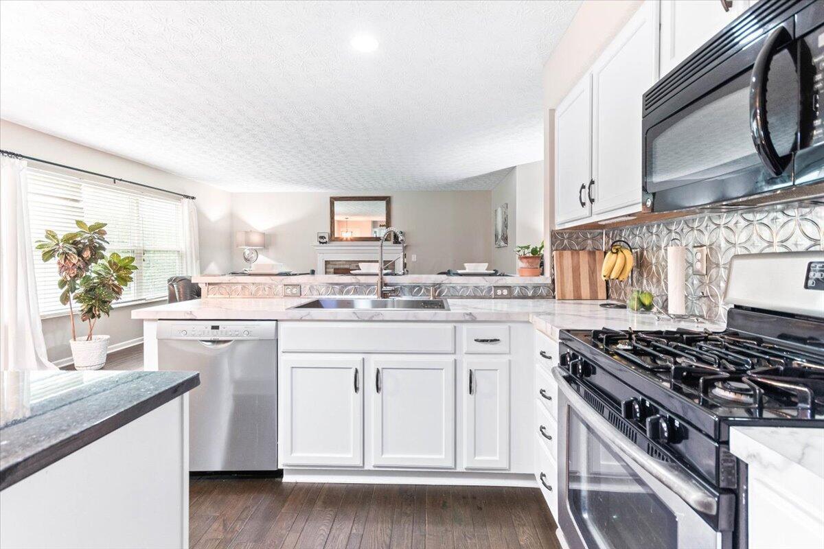 7985 Rodebaugh Road Reynoldsburg, OH 43068 - Photo 15 of 41 15-Kitchen