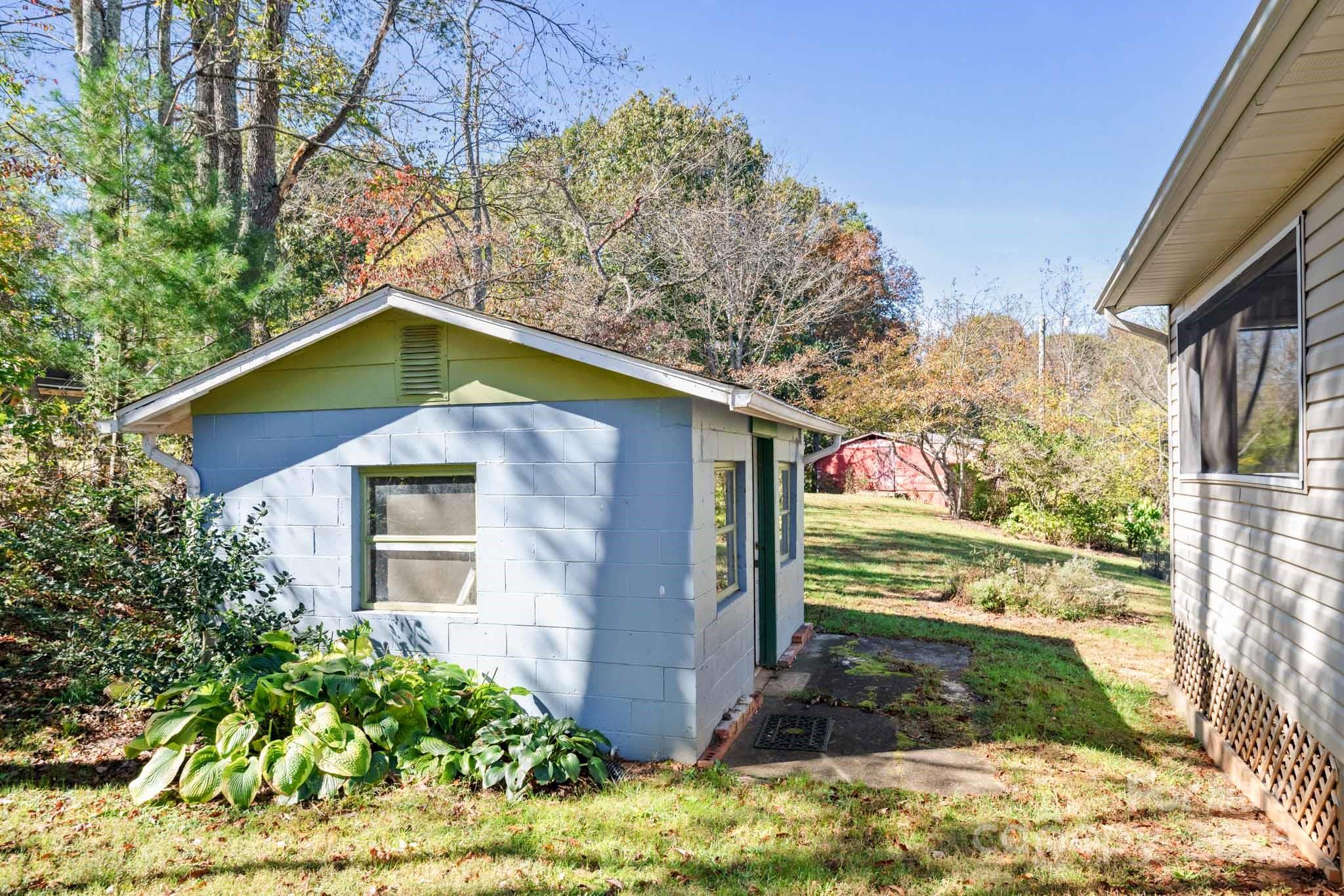 61 Frisbee Road Leicester, NC 28748 - Photo 17 of 26 Gallery Image 17