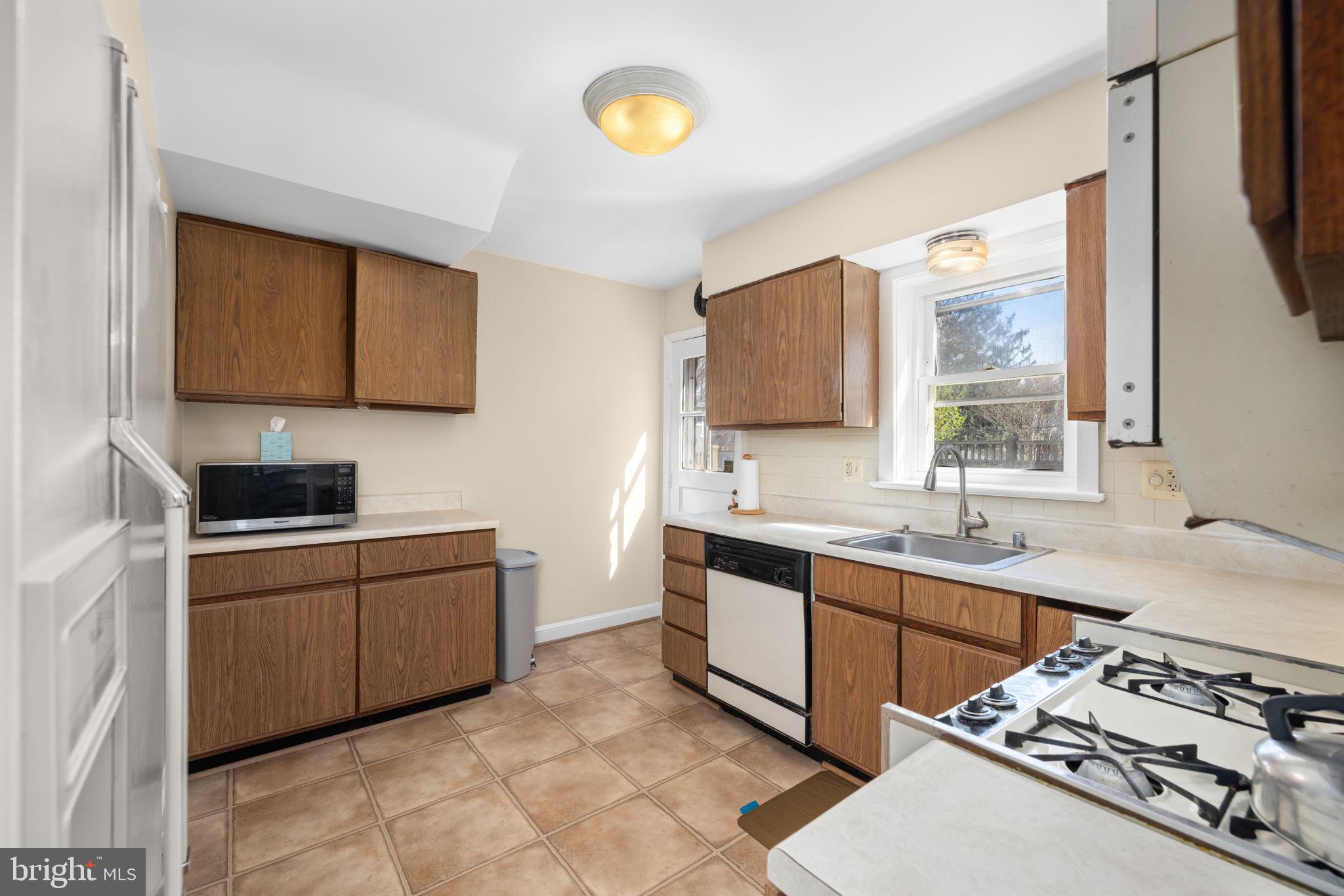 3948 Morrison Street Northwest Washington, DC 20015 - Photo 8 of 22 Kitchen