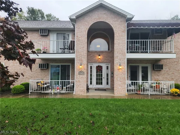 $149,900 | 945 Auburn Hills Drive, Unit 1, Youngstown, OH 44512