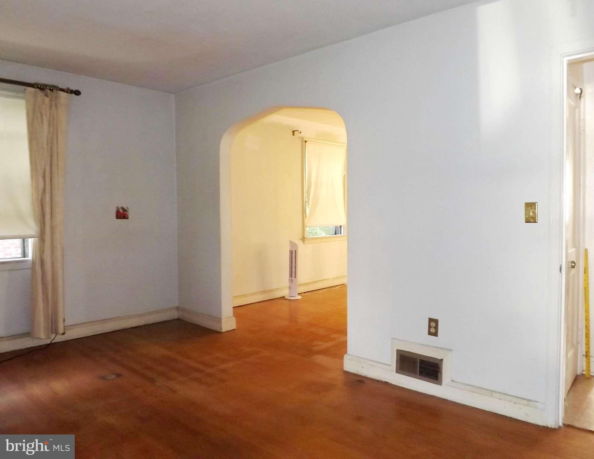 6204 Tramore Road Baltimore, MD 21214 - Photo 3 of 14 Living Room