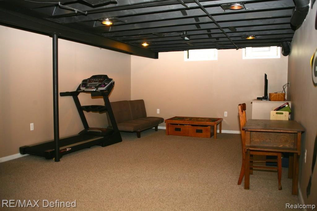957 Hadley Road Rochester, MI 48307 - Photo 17 of 23 #17.jpg