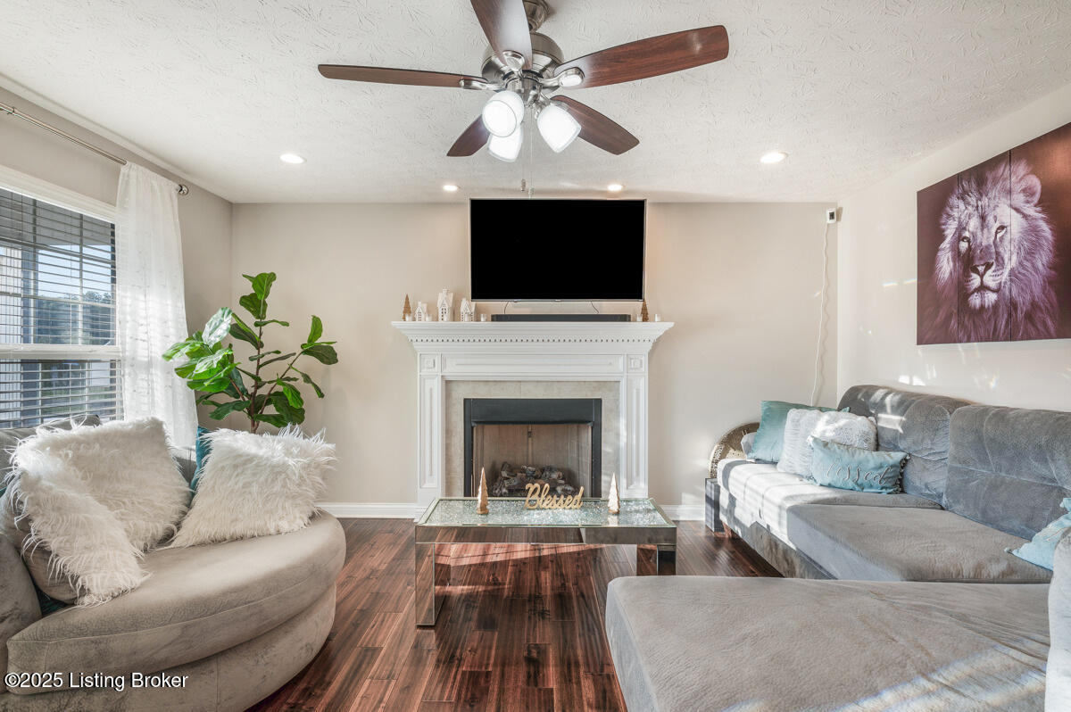 502 Fox Ridge Road Radcliff, KY 40160 - Photo 2 of 37 004