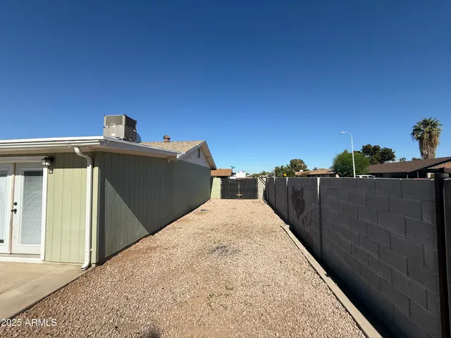 a view of a house with a backyard