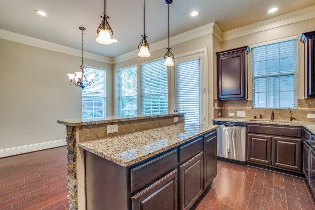 46 East Rafters Row The Woodlands, TX 77380 - Photo 8 of 25 Oversized breakfast bar provides the perfect gathering space for entertaining and casual dining.