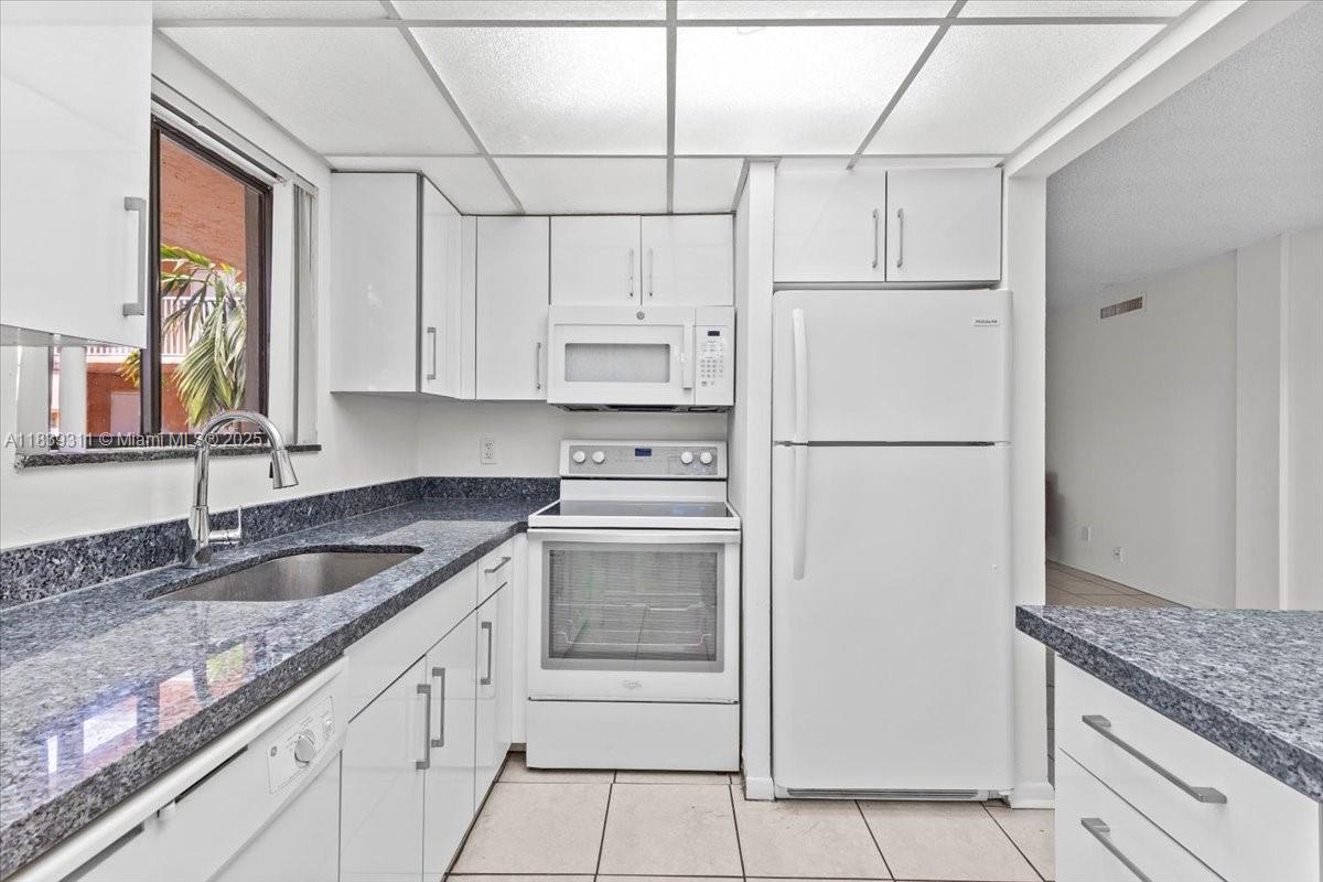 6900 Southwest 39th Street, Unit 208J Davie, FL 33314 - Photo 10 of 28