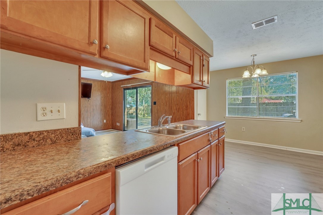 616 Olmstead Drive Hinesville, GA 31313 - Photo 13 of 40