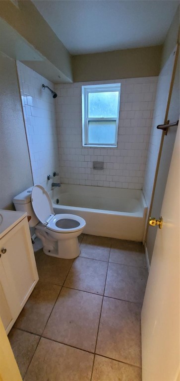 3202 Yale Street, Unit 6 Houston, TX 77018 - Photo 15 of 18 a bathroom with a sink a toilet and bathtub