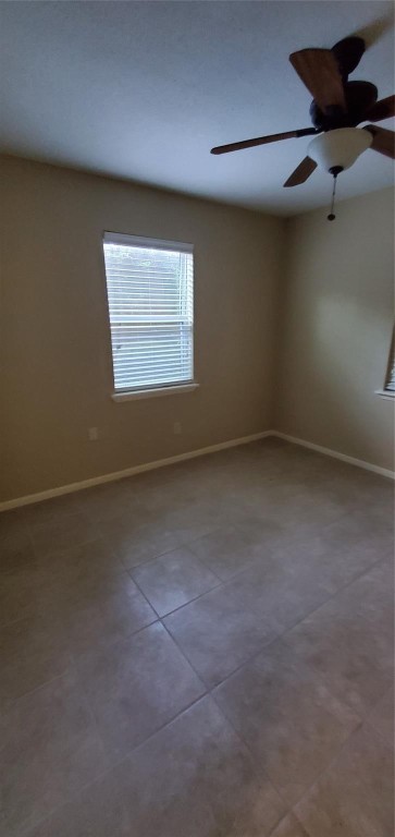 3202 Yale Street, Unit 6 Houston, TX 77018 - Photo 17 of 18 an empty room with a empty space and a window