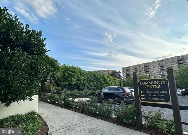 $3,000 | 8380 Greensboro Drive, Unit 925, McLean, VA 22102