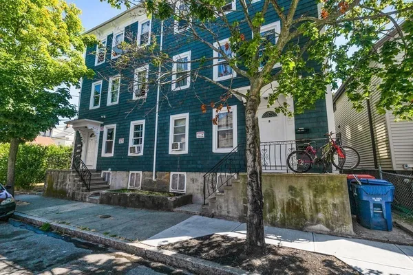 $1,200 | 8 Acushnet Avenue, Unit 1, New Bedford, MA 02744