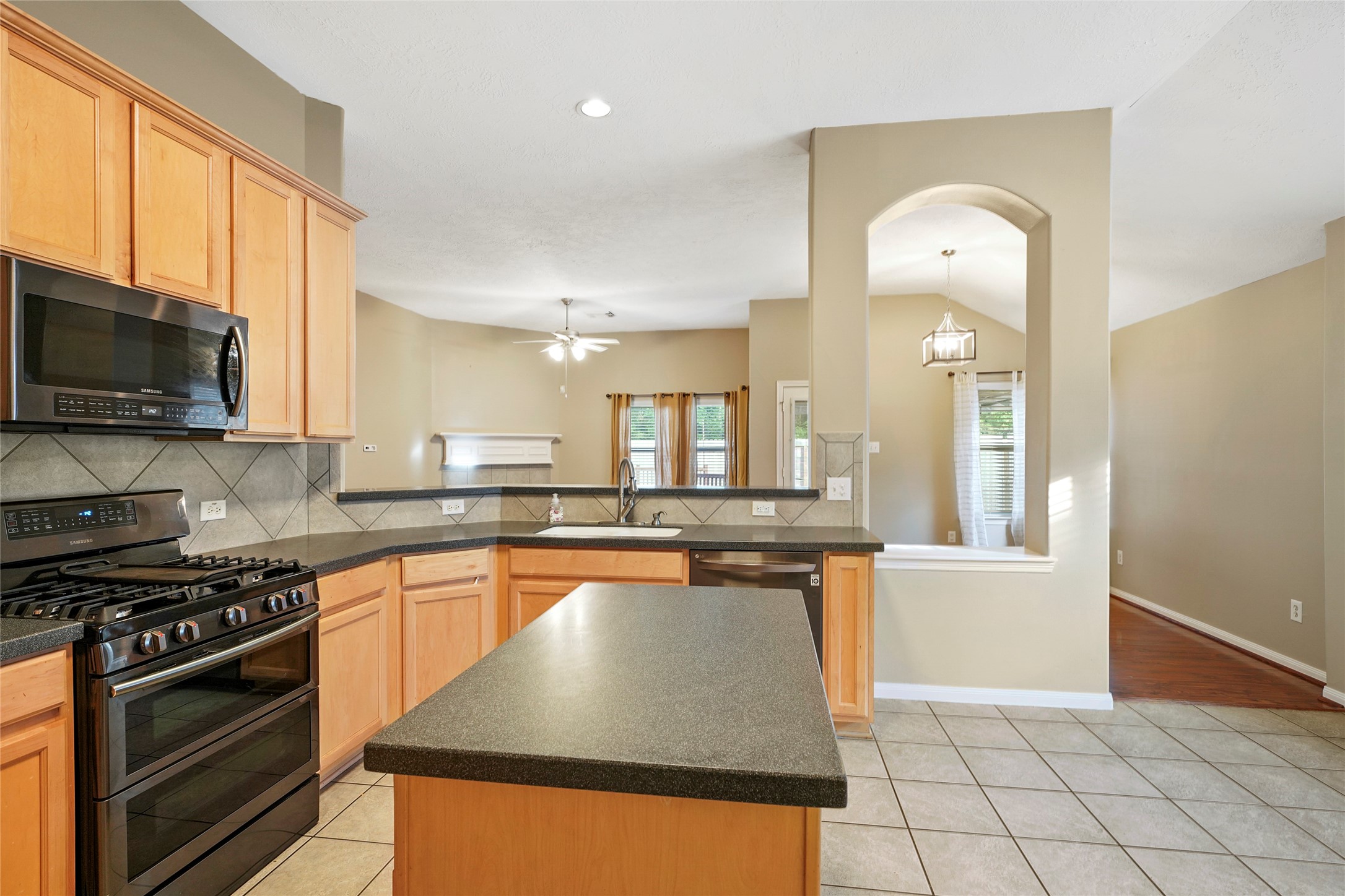 6903 Summer Bridge Lane Spring, TX 77379 - Photo 14 of 35 Spacious kitchen.