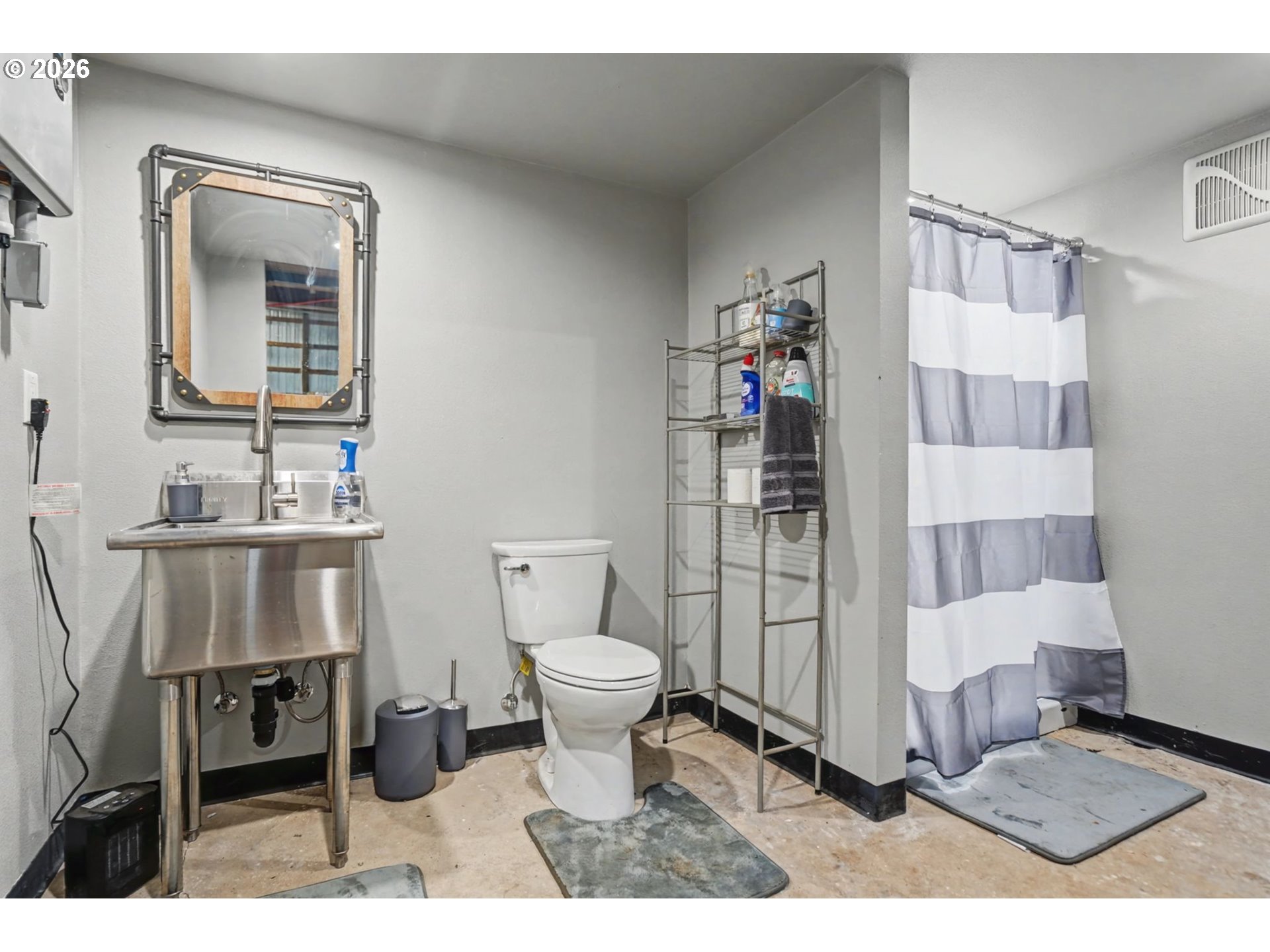 16310 Oakdale Road Dallas, OR 97338 - Photo 34 of 45 a bathroom with a sink toilet and shower