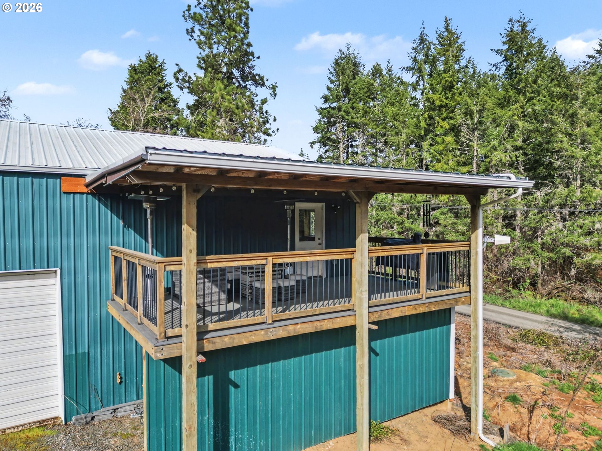 16310 Oakdale Road Dallas, OR 97338 - Photo 39 of 45 a house view with a garden space