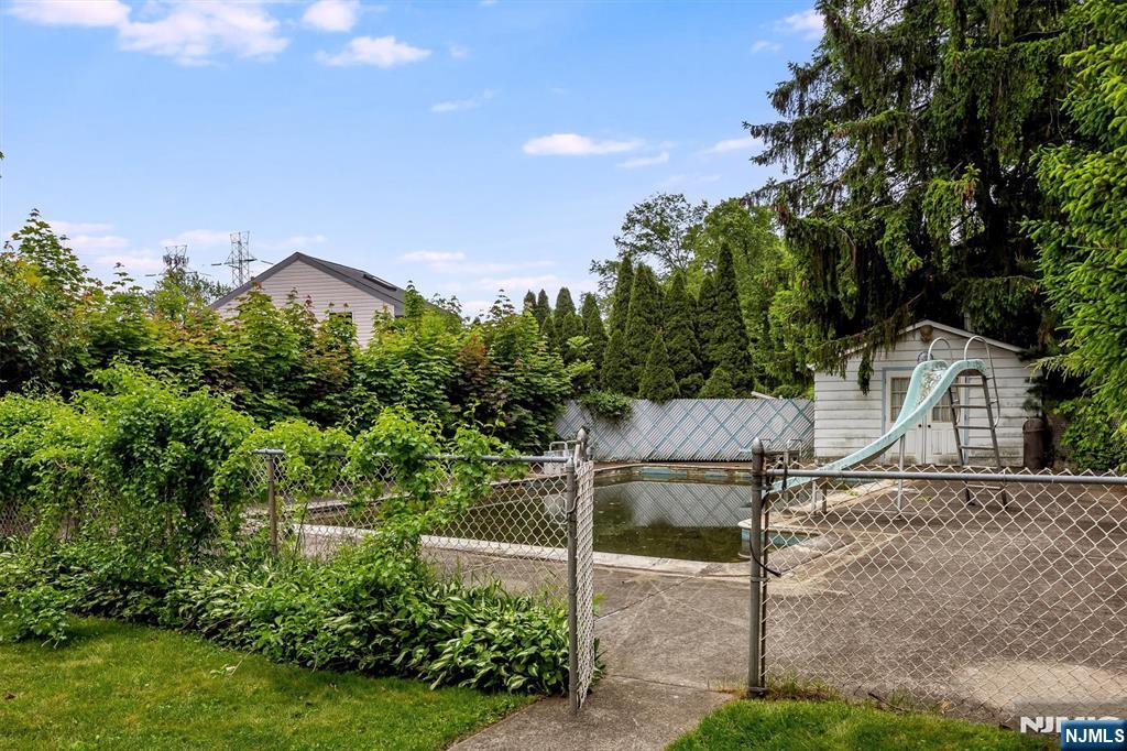 66 Coeyman Avenue Bloomfield, NJ 07003 - Photo 26 of 29 a view of a garden
