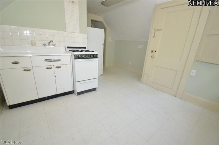 3263 Clarendon Road Cleveland, OH 44118 - Photo 17 of 17 Gallery Image 17