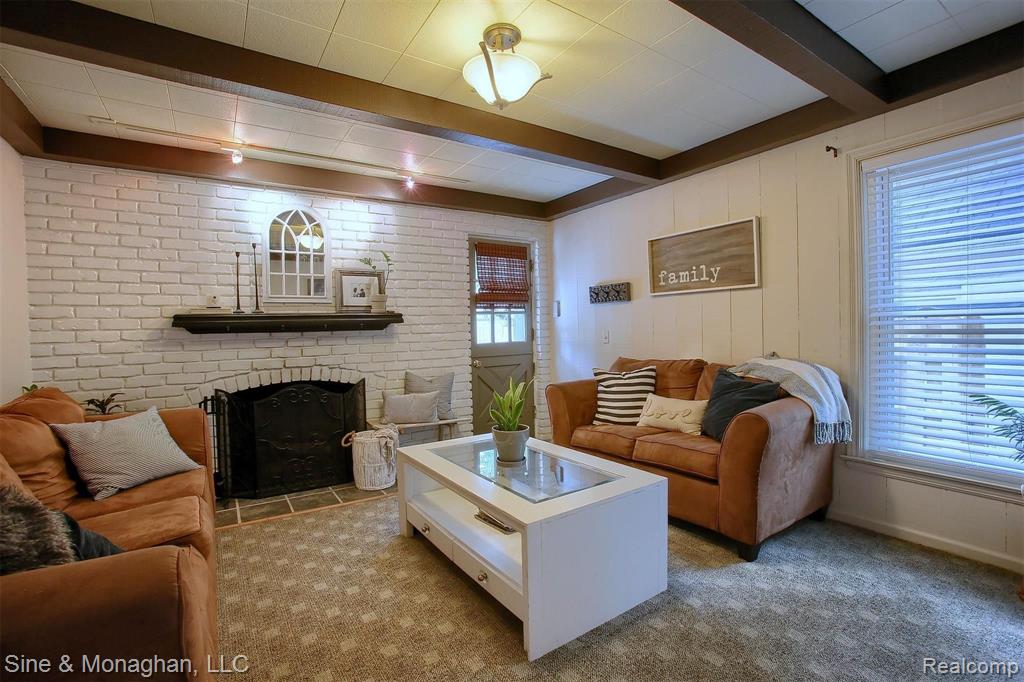 2110 Hampton Road Grosse Pointe Woods, MI 48236 - Photo 10 of 31