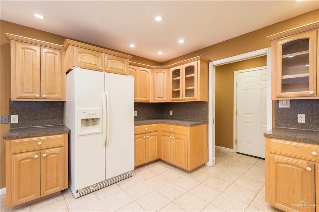 100 West Moore Road, Unit UT1 Pharr, TX 78577 - Photo 4 of 21 Kitchen View 2