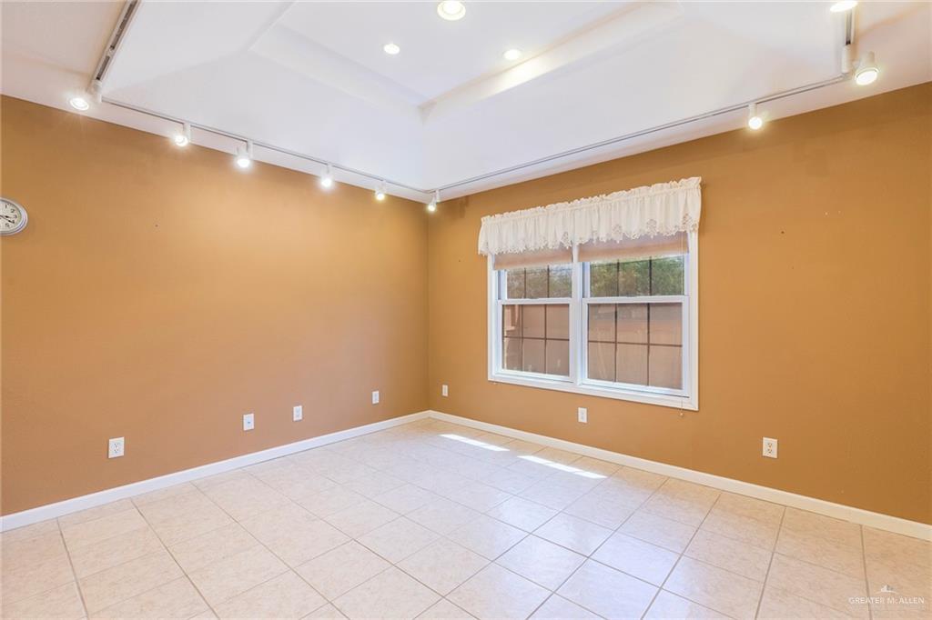 100 West Moore Road, Unit UT1 Pharr, TX 78577 - Photo 6 of 21 Open to Kitchen