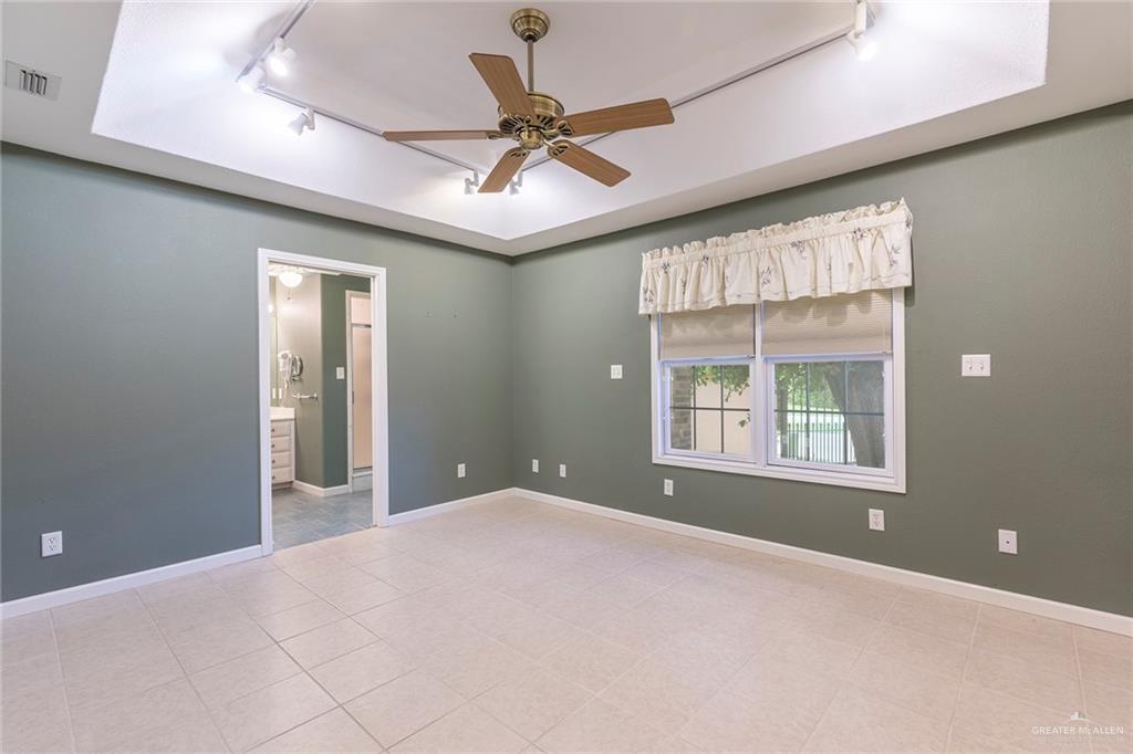100 West Moore Road, Unit UT1 Pharr, TX 78577 - Photo 9 of 21 Spacious Primary ensuite