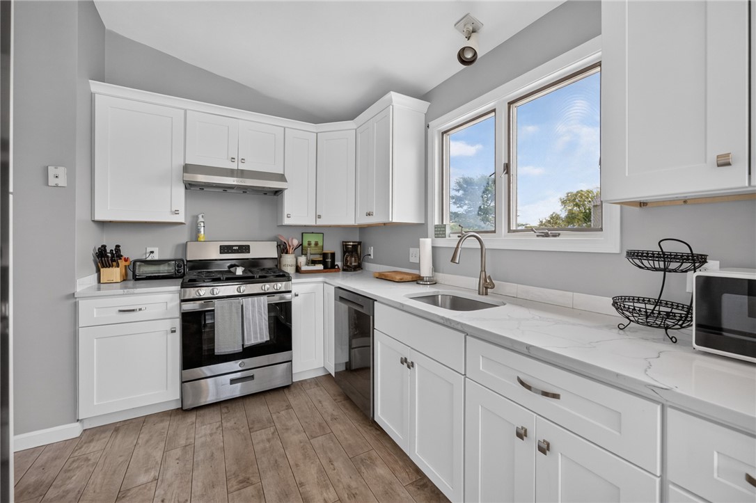 8 SW Road Narragansett, RI 02882 - Photo 8 of 42 Stainless Steel Appliances