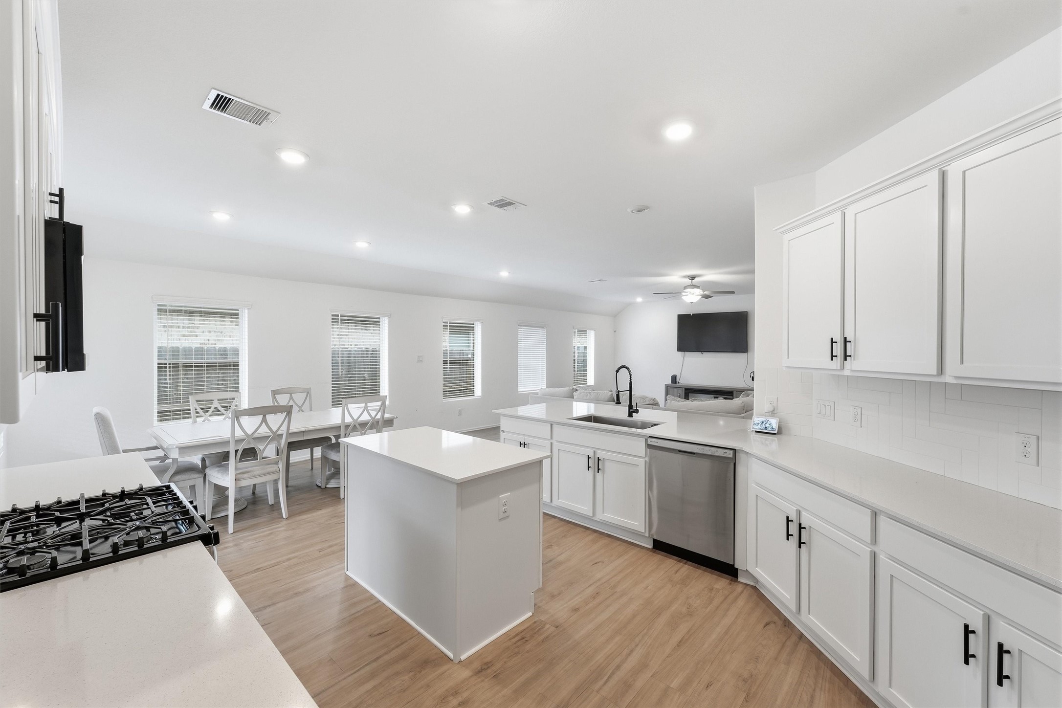 4902 Penton Meadow Lane Rosharon, TX 77583 - Photo 12 of 25 Gallery Image 12