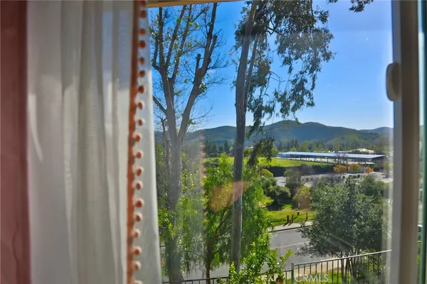 $995,000 | 1129 Heatherview Drive, Oak Park, CA 91377