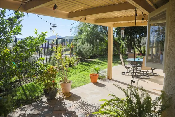 $995,000 | 1129 Heatherview Drive, Oak Park, CA 91377