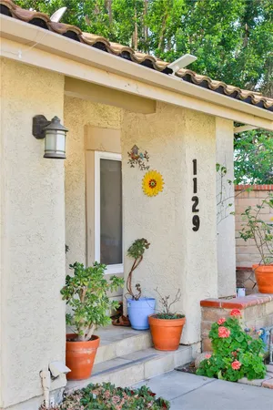 $995,000 | 1129 Heatherview Drive, Oak Park, CA 91377