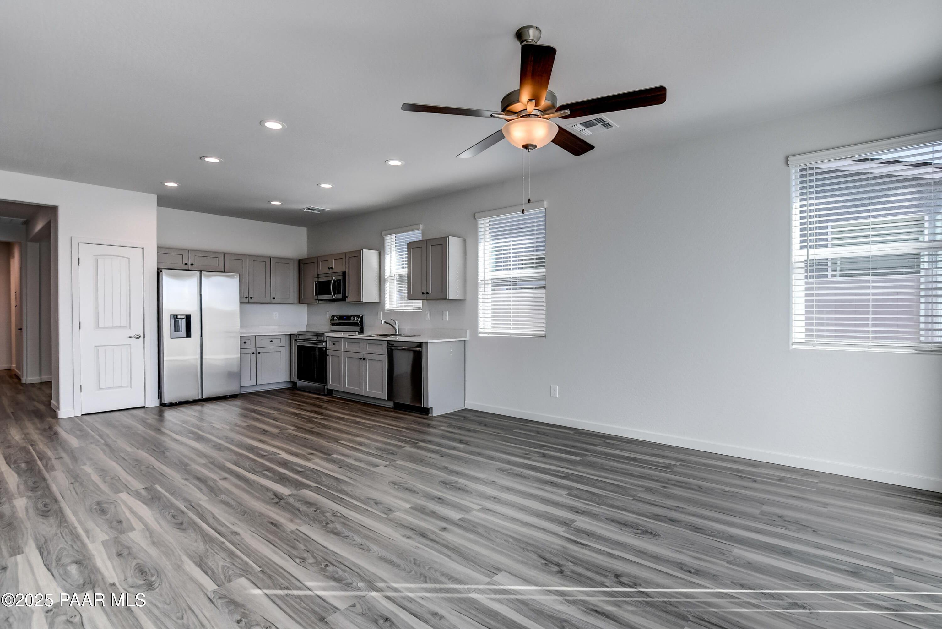 175 North Village Way, Unit 61 Dewey, AZ 86327 - Photo 11 of 42 Living Room 3