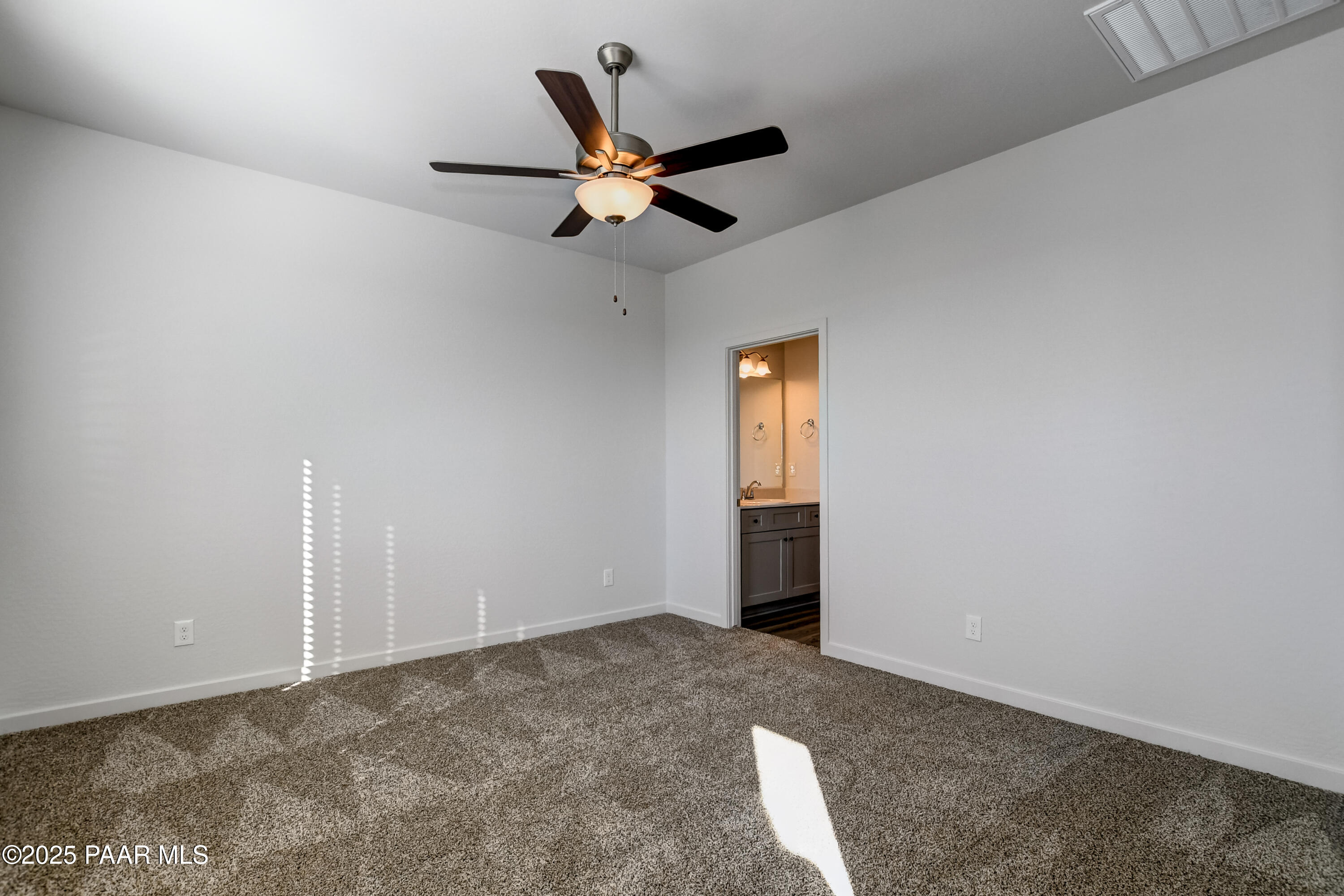 175 North Village Way, Unit 61 Dewey, AZ 86327 - Photo 14 of 42 Primary Bedroom 1