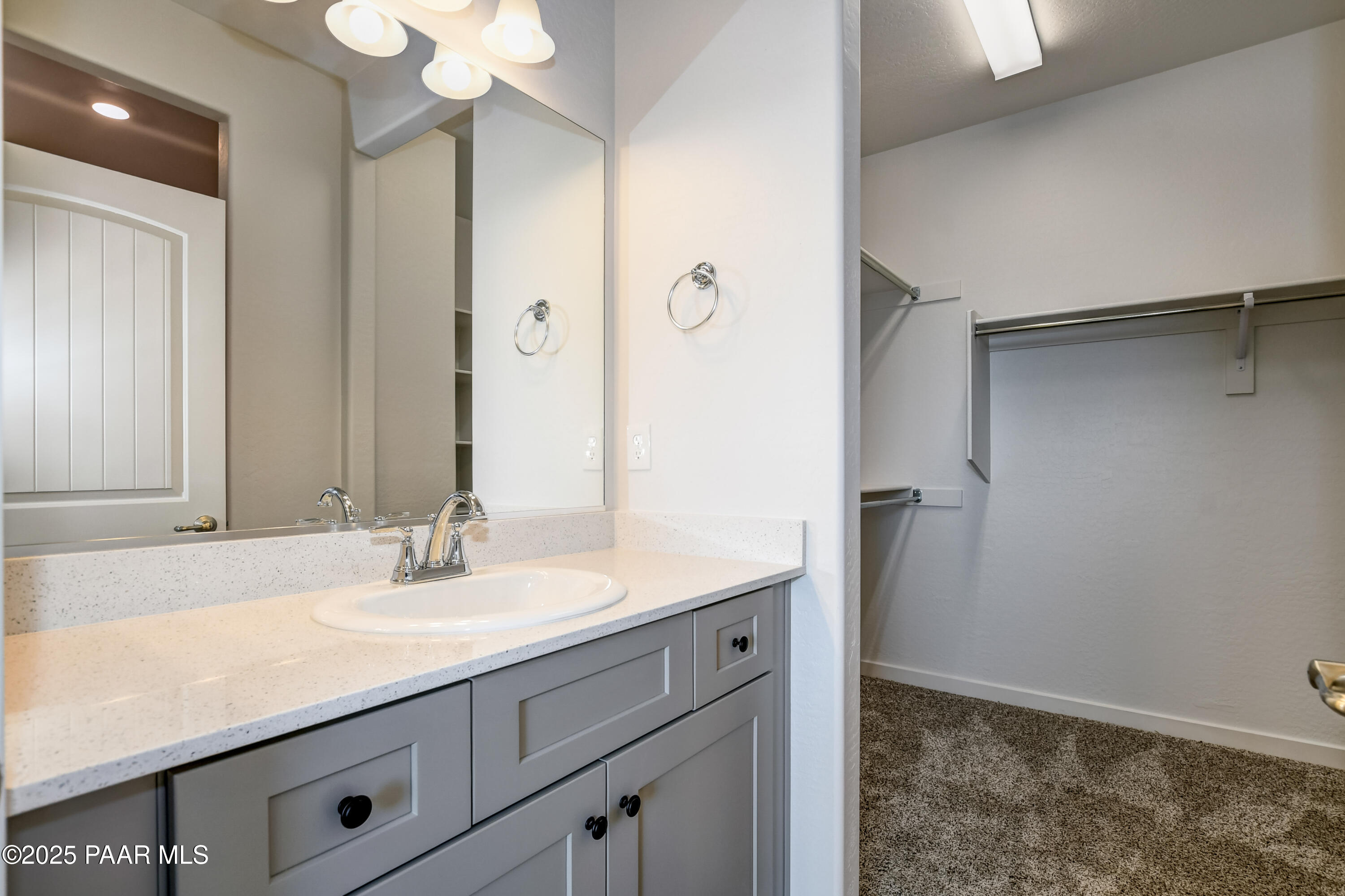 175 North Village Way, Unit 61 Dewey, AZ 86327 - Photo 15 of 42 Primary Bathroom 1