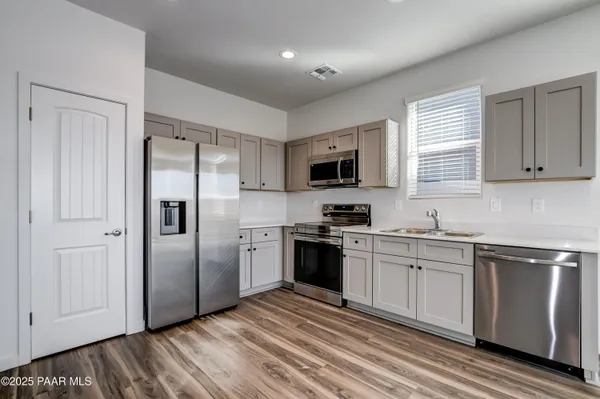 $2,125 | 175 North Village Way, Unit 61, Dewey, AZ 86327