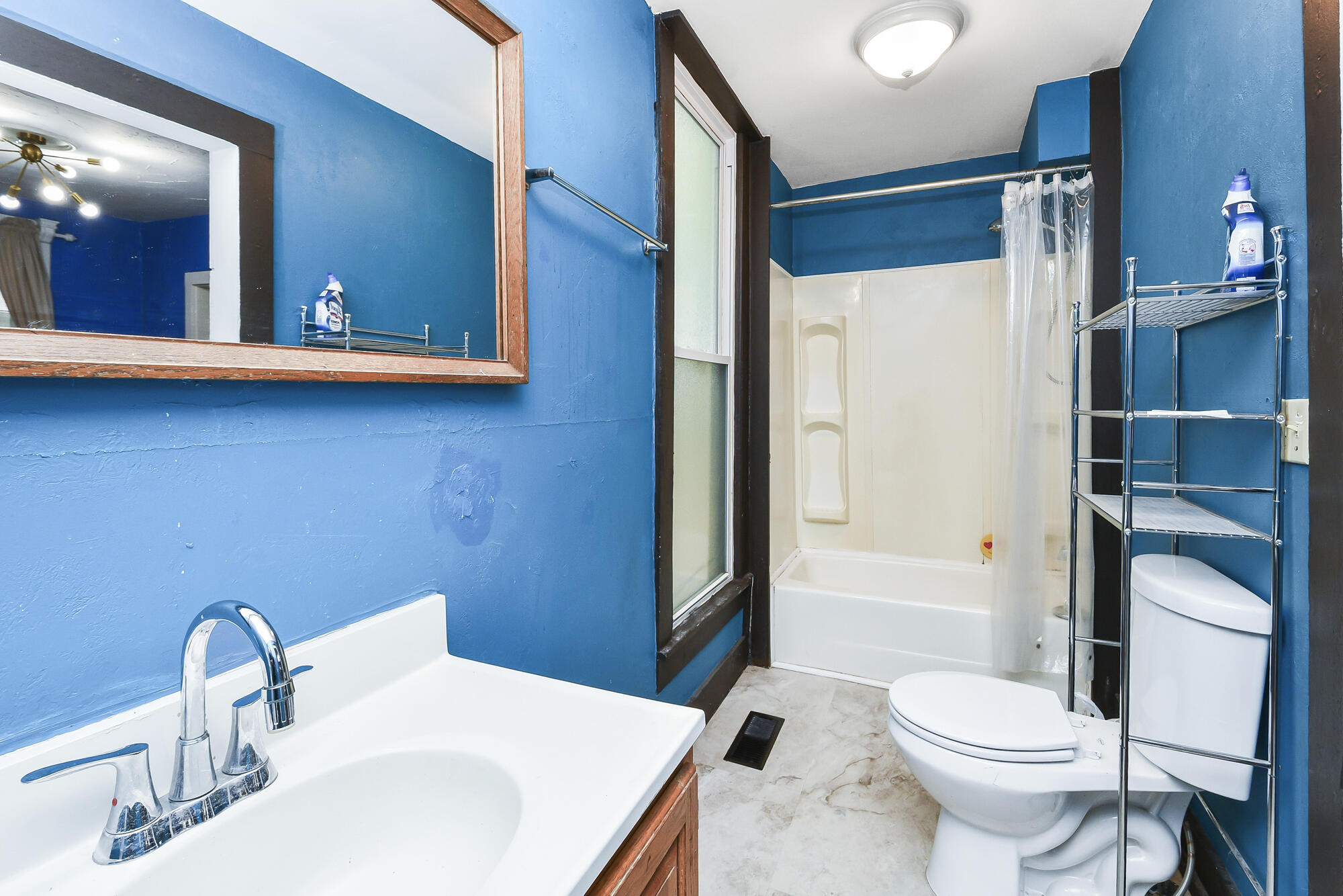 1908 North Robberson Avenue Springfield, MO 65803 - Photo 28 of 37 Full Bath