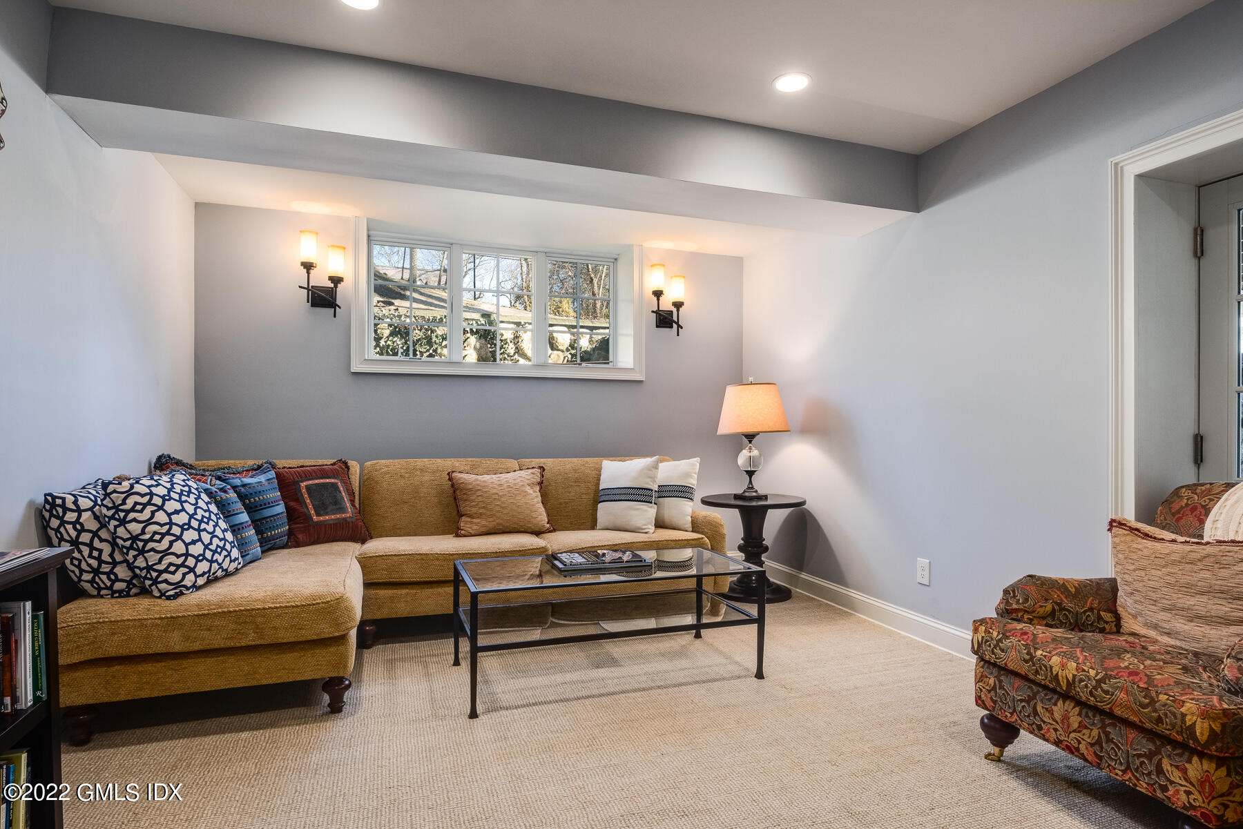 22 Widgeon Way Greenwich, CT 06830 - Photo 19 of 26 a living room with furniture and a lamp