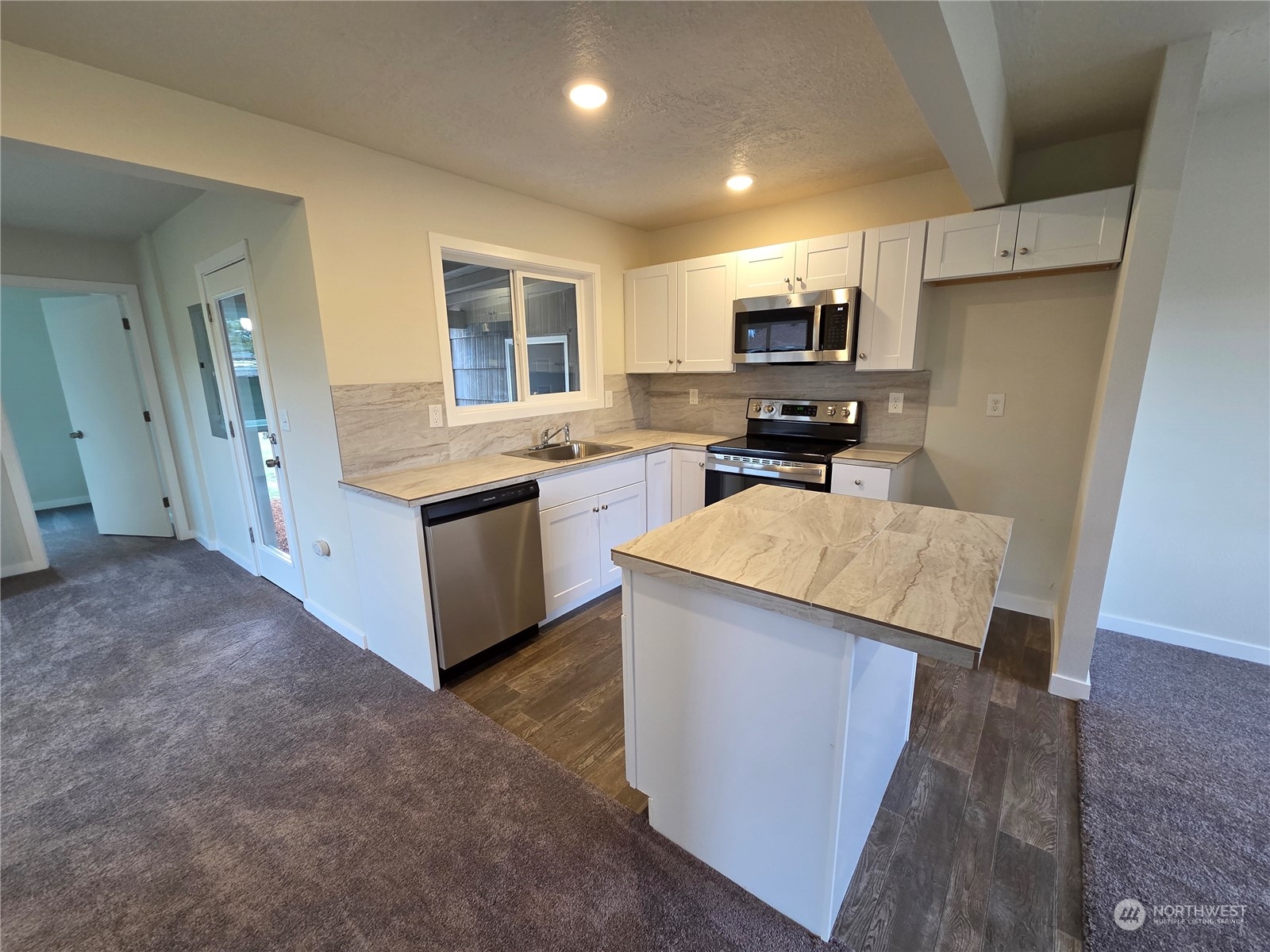 348 Colorado Street Longview, WA 98632 - Photo 5 of 17 Gallery Image 5