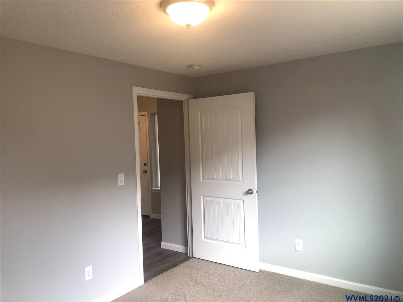 2004 Southwest 13th Avenue Albany, OR 97321 - Photo 12 of 39 Gallery Image 12