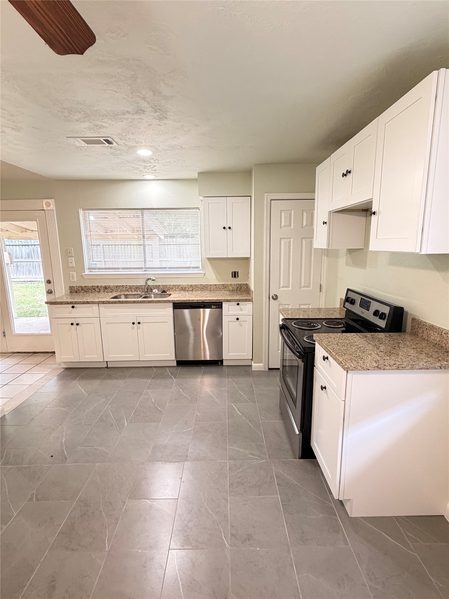 4527 Fitzwater Drive Spring, TX 77373 - Photo 5 of 14