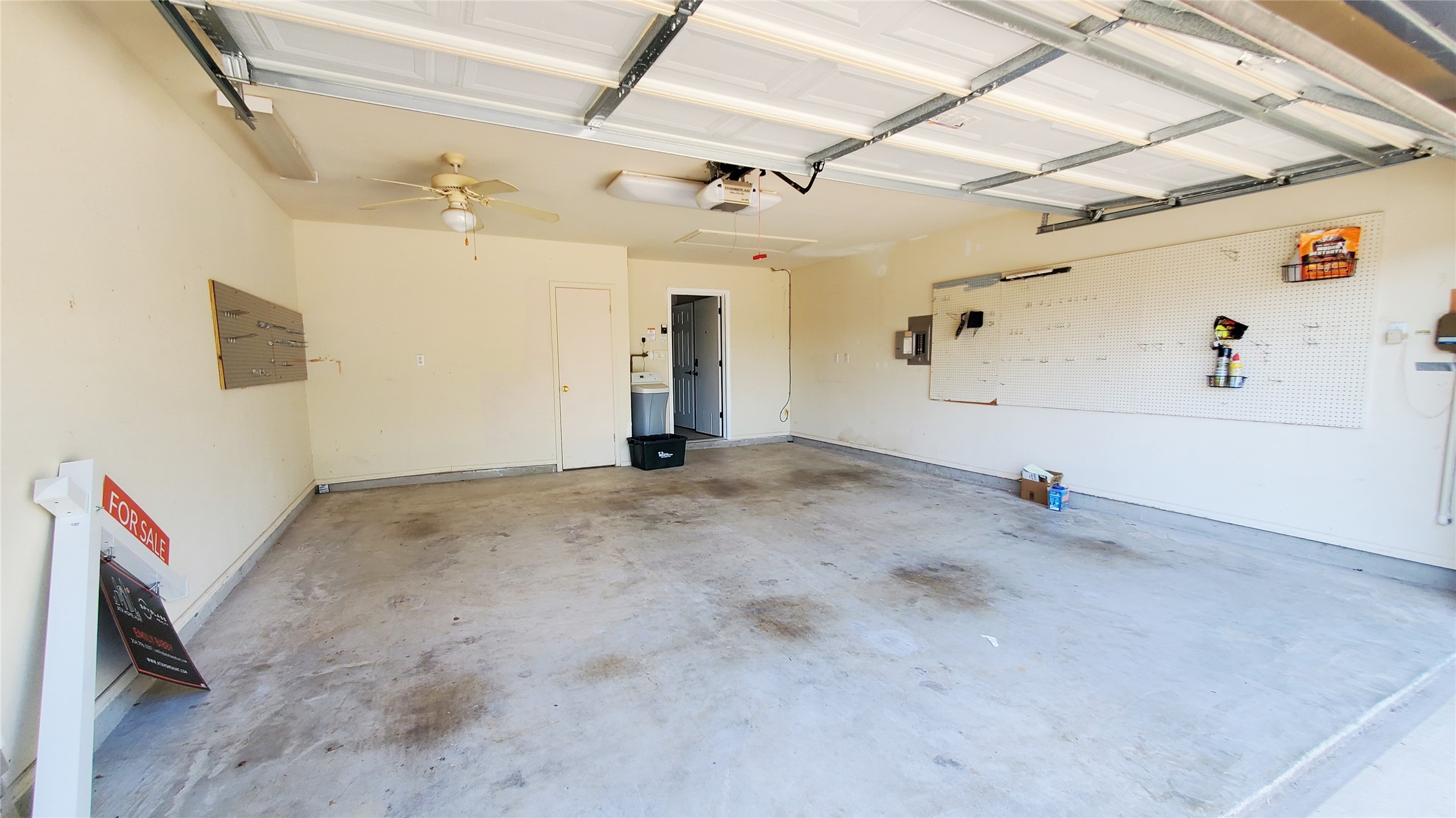 201 Rio Vista Drive Georgetown, TX 78626 - Photo 24 of 26 A spacious garage with concrete flooring offers ample storage and direct access to the interior.