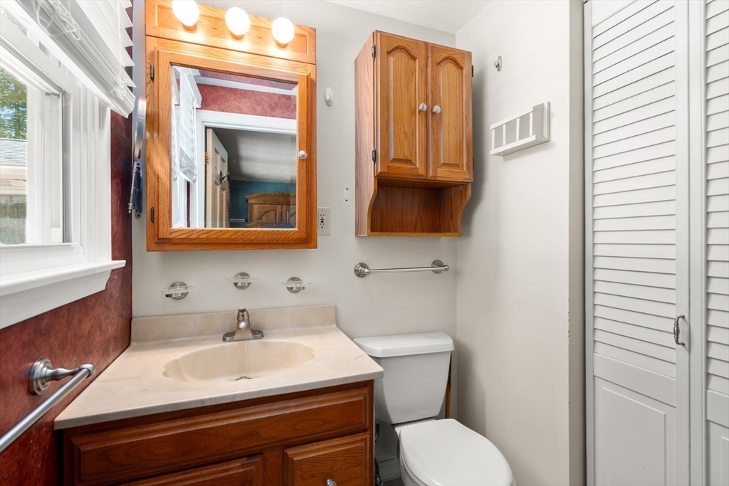 39 Whiting Road Oxford, MA 01540 - Photo 13 of 39