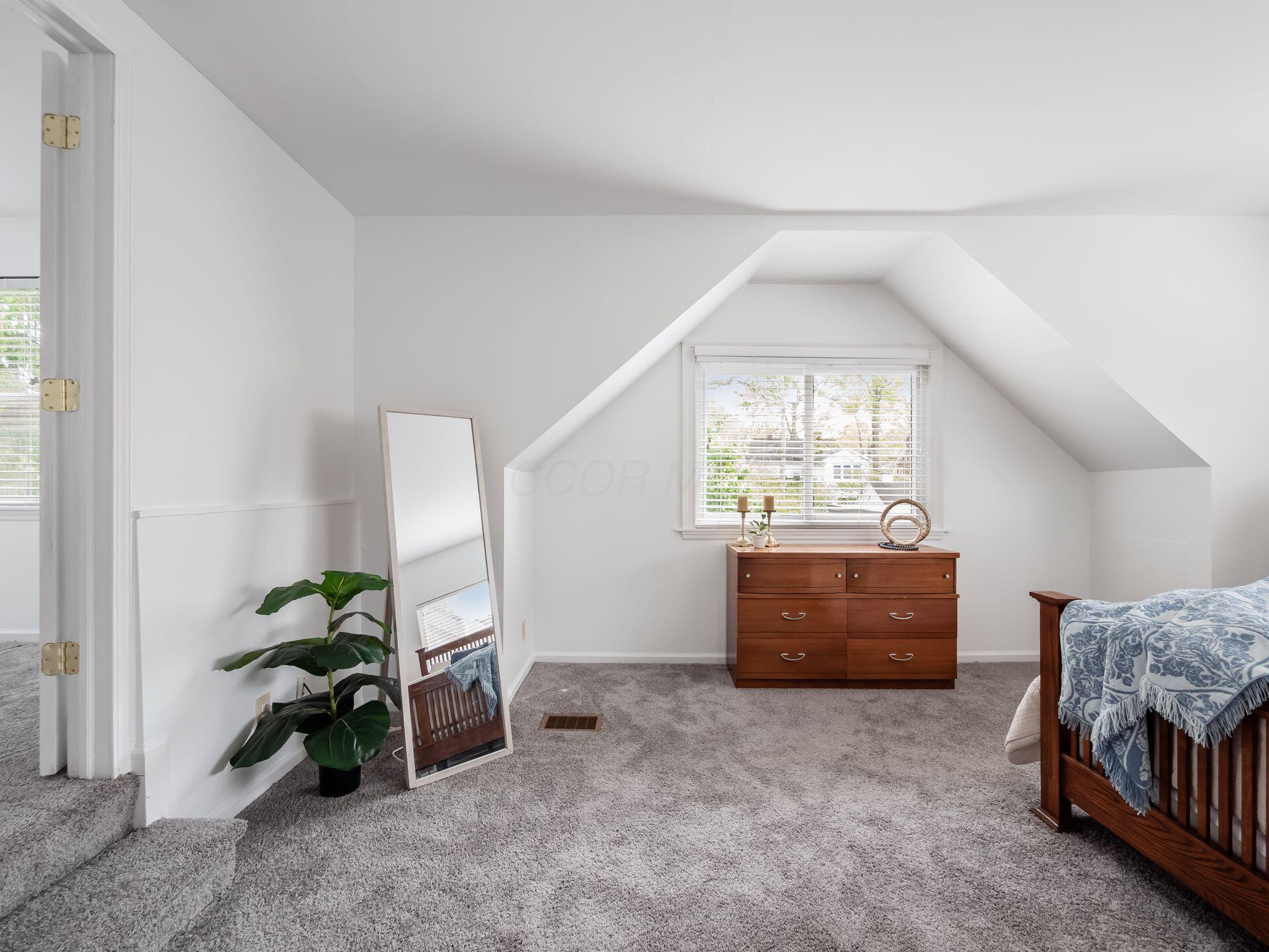 519 East Torrence Road Columbus, OH 43214 - Photo 33 of 64 029_5c31_A 519 E Torrence 048