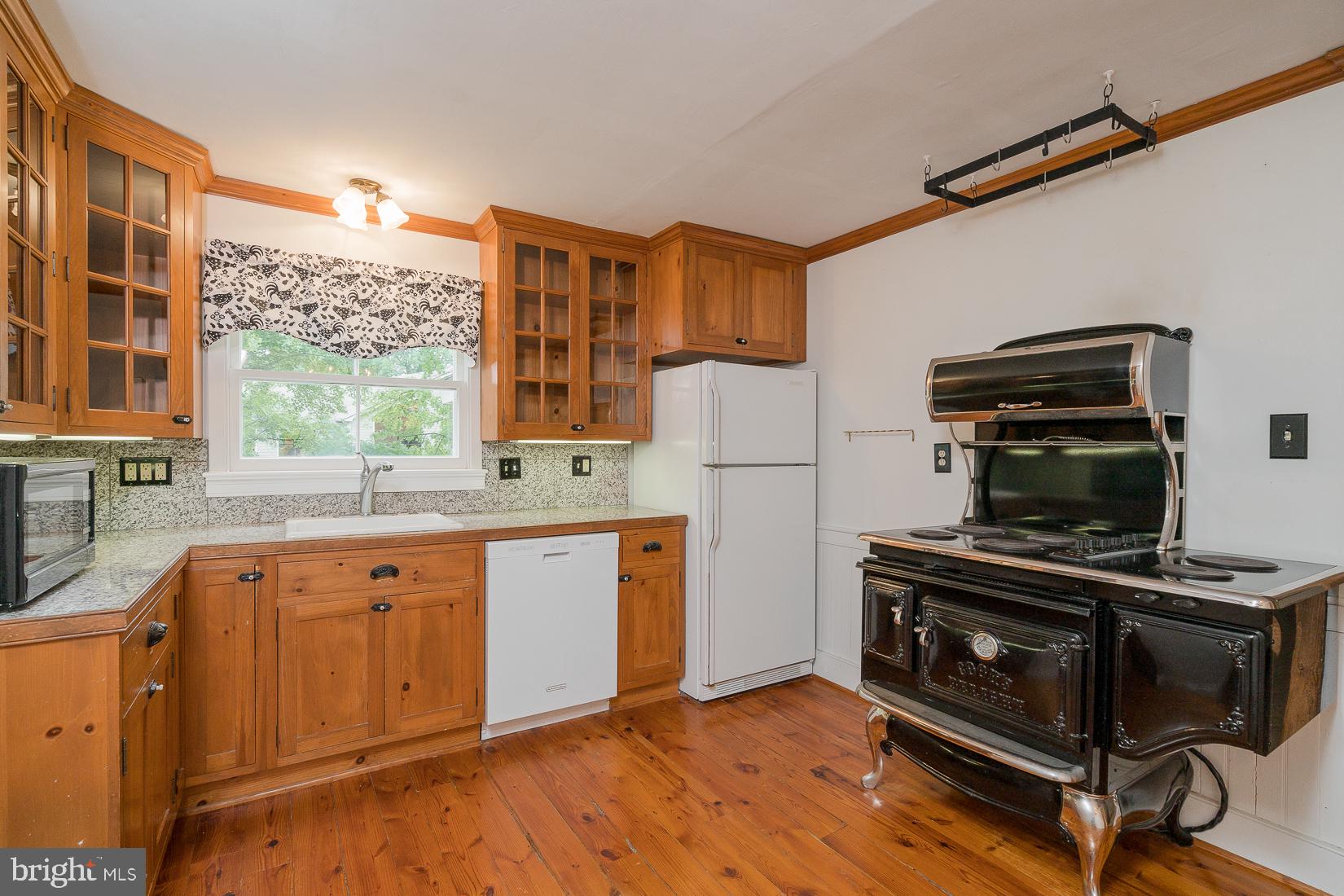 242 Shelton Shop Road Stafford, VA 22554 - Photo 13 of 53 Well appointed kitchen granite tile countertops